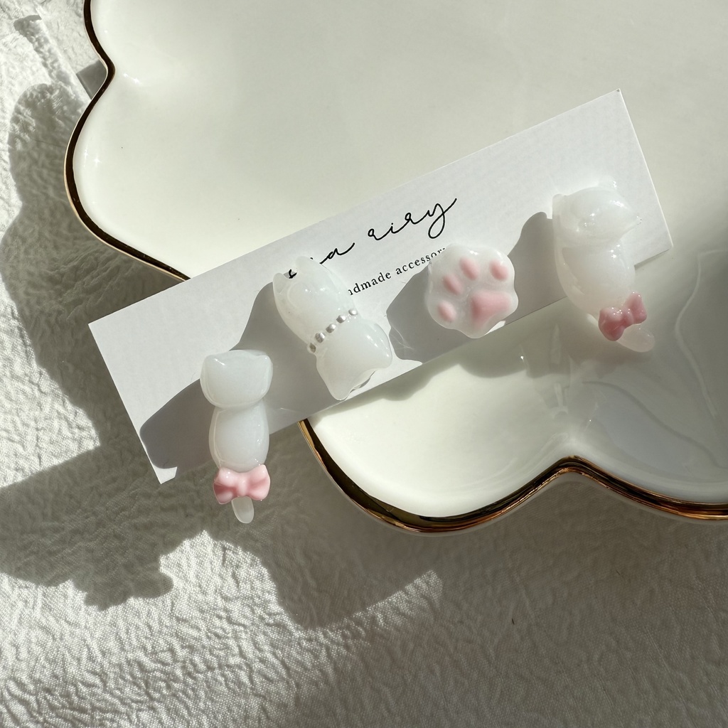 no.247 いちごみるくのねこちゃんピアス セット 猫 ねこ ピンク ホワイト ステンレス ピアス