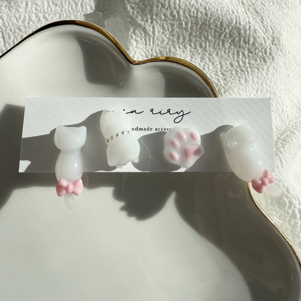 no.247 いちごみるくのねこちゃんピアス セット 猫 ねこ ピンク ホワイト ステンレス ピアス