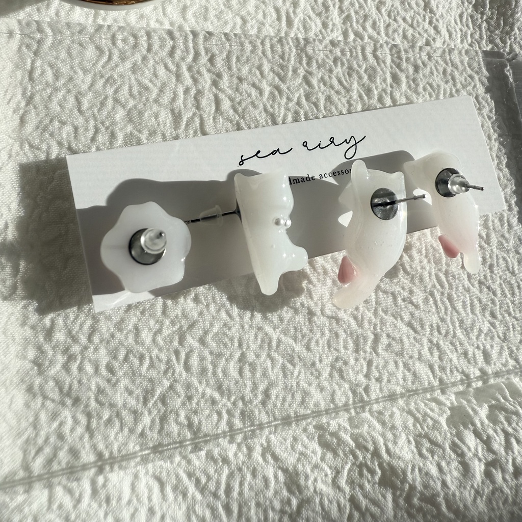 no.247 いちごみるくのねこちゃんピアス セット 猫 ねこ ピンク ホワイト ステンレス ピアス