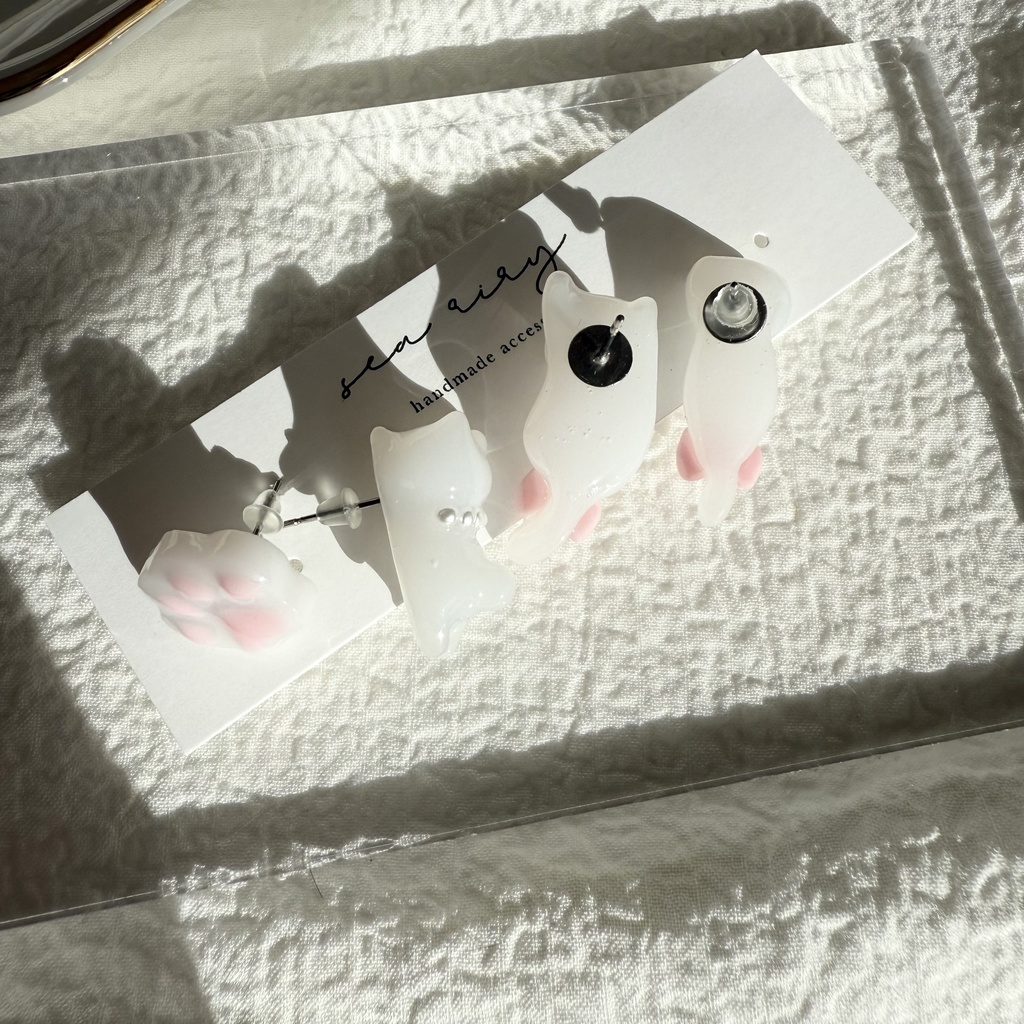 no.247 いちごみるくのねこちゃんピアス セット 猫 ねこ ピンク ホワイト ステンレス ピアス