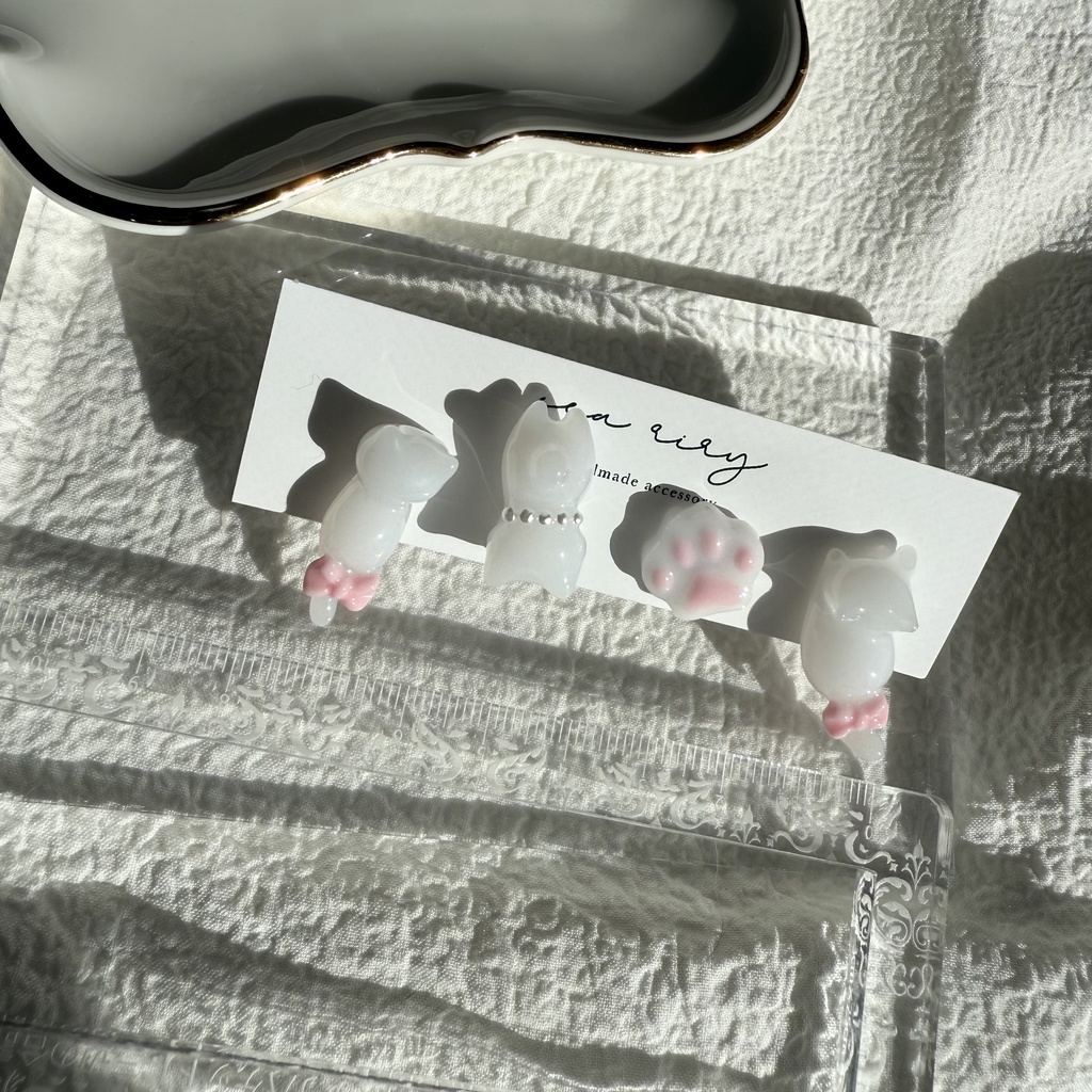 no.247 いちごみるくのねこちゃんピアス セット 猫 ねこ ピンク ホワイト ステンレス ピアス