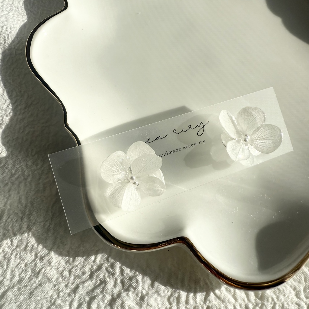 no.253 ホワイトの紫陽花ピアス  アトランティスアジサイ  ホワイト  白  パール  アジサイ  ステンレスピアス