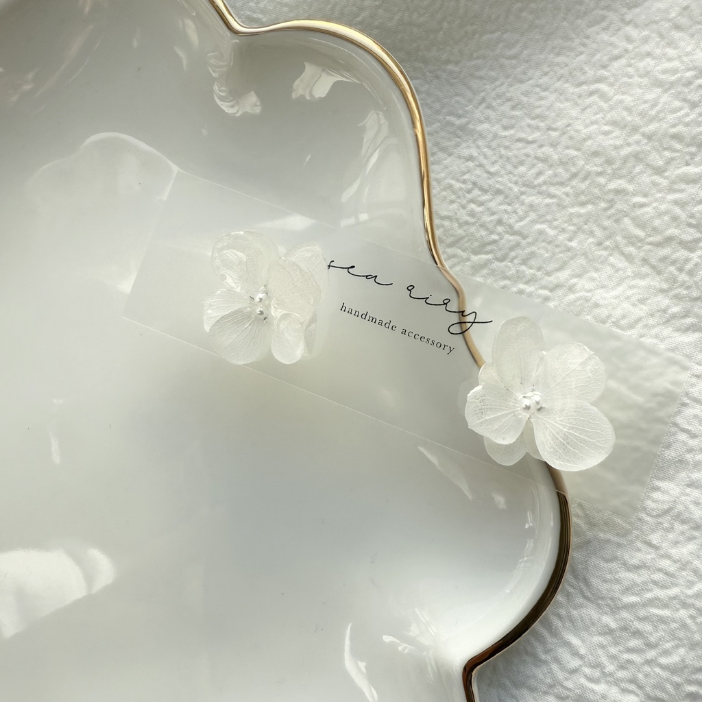 no.253 ホワイトの紫陽花ピアス アトランティスアジサイ ホワイト 白 パール アジサイ ステンレスピアス