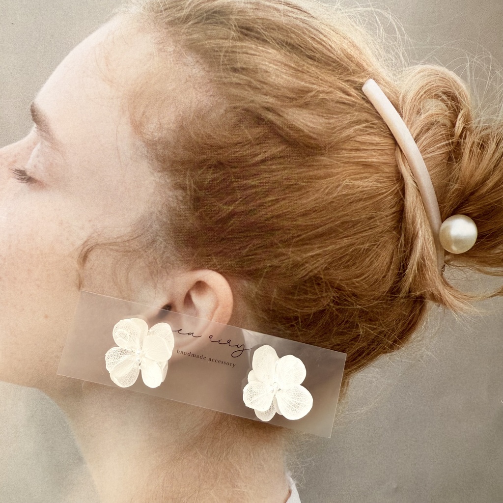 no.253 ホワイトの紫陽花ピアス アトランティスアジサイ ホワイト 白 パール アジサイ ステンレスピアス