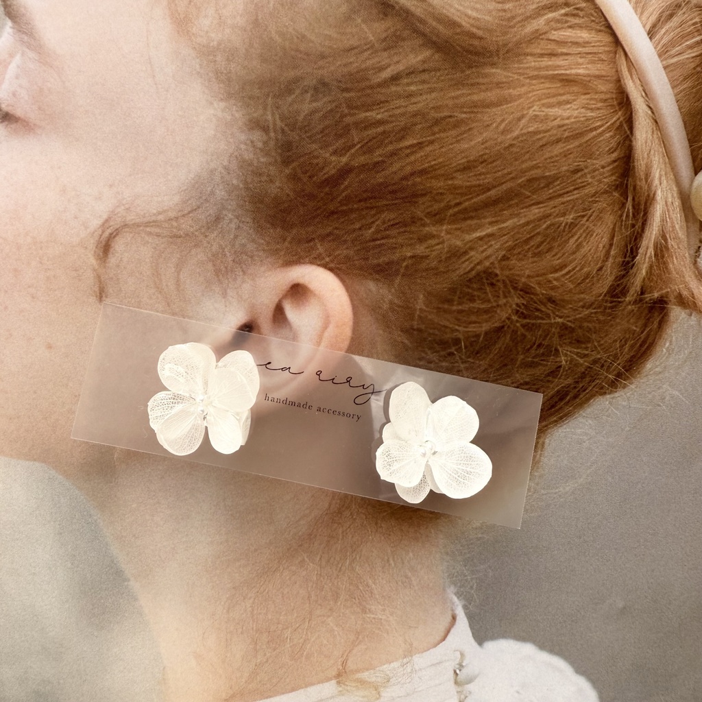 no.253 ホワイトの紫陽花ピアス アトランティスアジサイ ホワイト 白 パール アジサイ ステンレスピアス