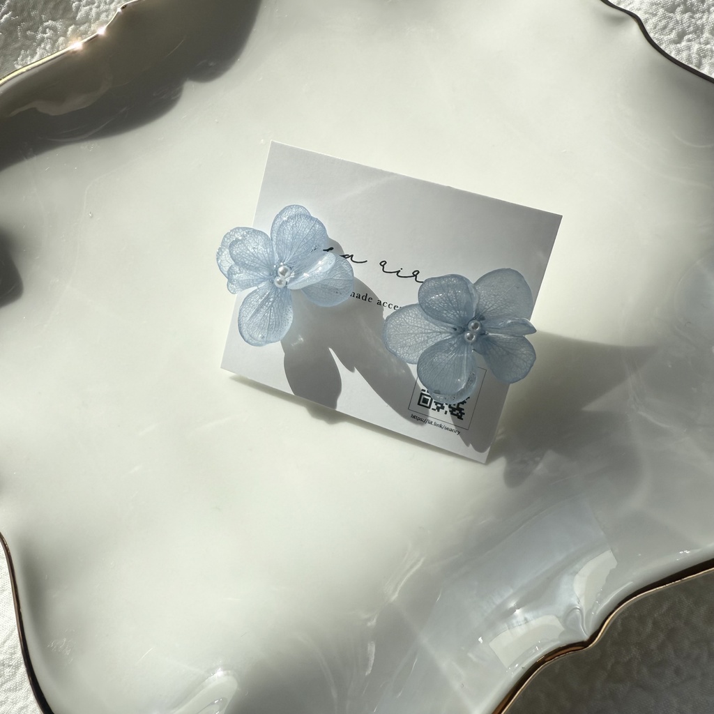 no.254 再販 ベビーブルーの紫陽花ピアス 淡色 ブルー ドライフラワー 紫陽花 パール ステンレス ハンドメイドピアス
