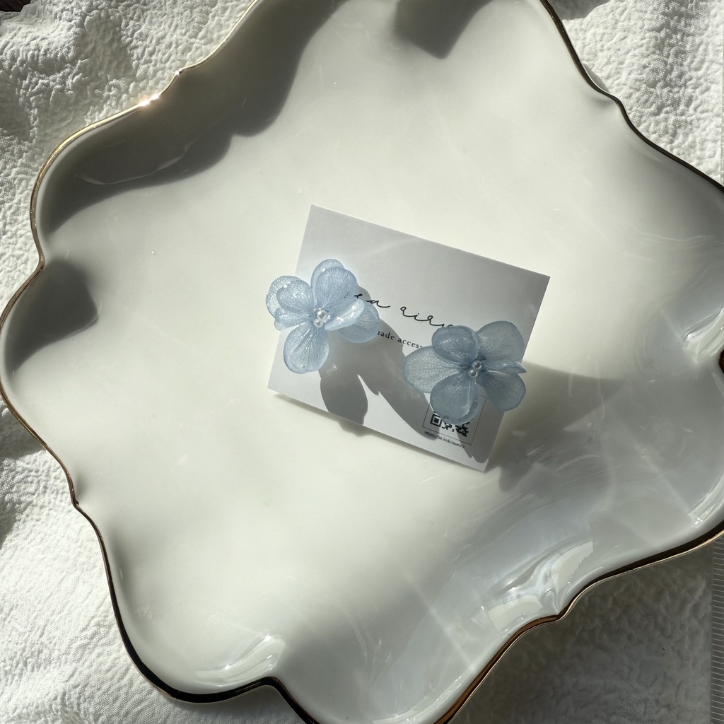 no.254 再販 ベビーブルーの紫陽花ピアス 淡色 ブルー ドライフラワー 紫陽花 パール ステンレス ハンドメイドピアス