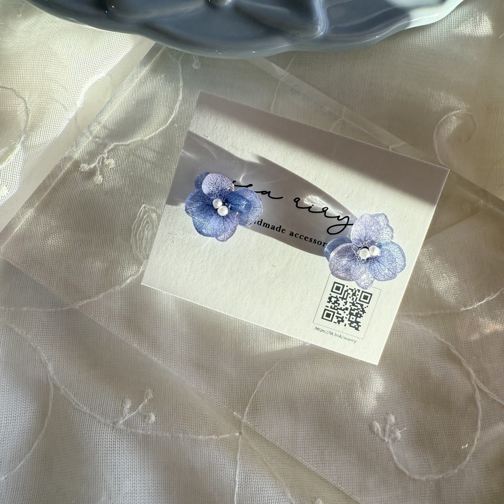 no.268  再販 ちいさなお花のピアス  ブルーグラデ  ブルー  紫陽花  アジサイ  パール  ステンレス  ピアス