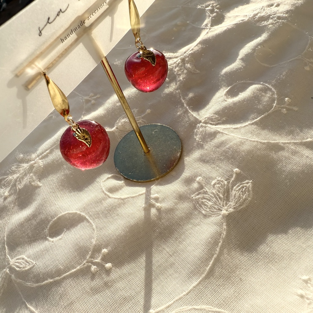 no.217 再販 赤林檎のピアス りんご 林檎 ラメ フルーツ サージカルステンレス ピアス 316刻印あり