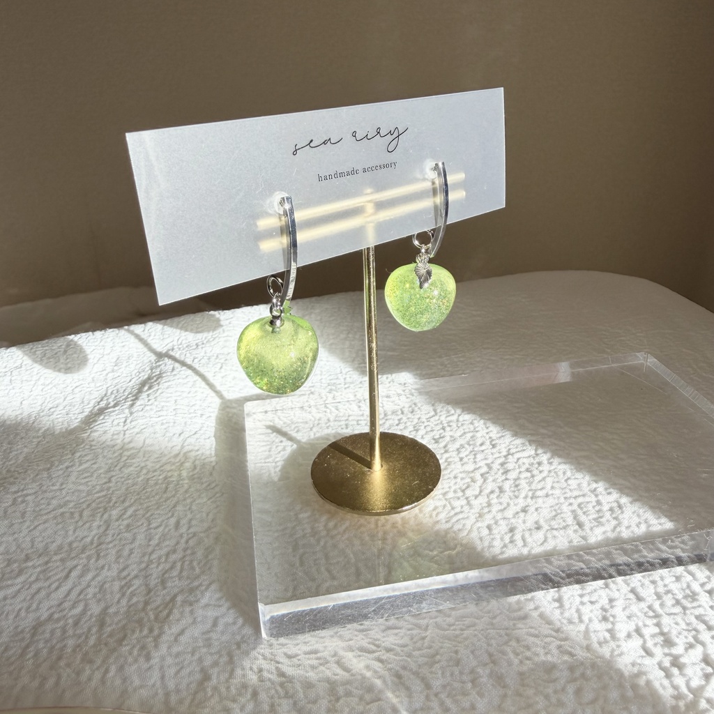 no.272 青林檎のピアス りんご 林檎ピアス 青リンゴ ラメ greenApple チタンポスト ピアス