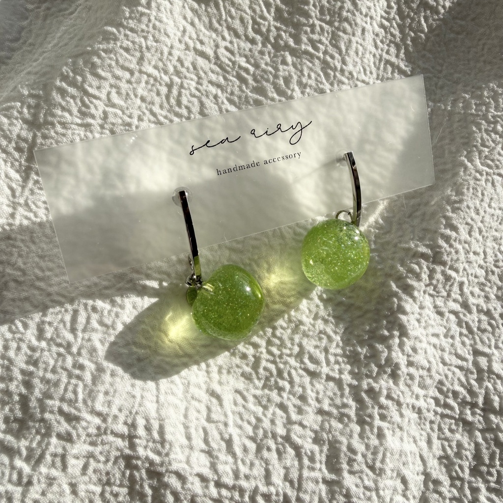 no.272 青林檎のピアス りんご 林檎ピアス 青リンゴ ラメ greenApple チタンポスト ピアス