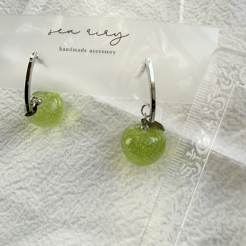 no.272 青林檎のピアス りんご 林檎ピアス 青リンゴ ラメ greenApple チタンポスト ピアス