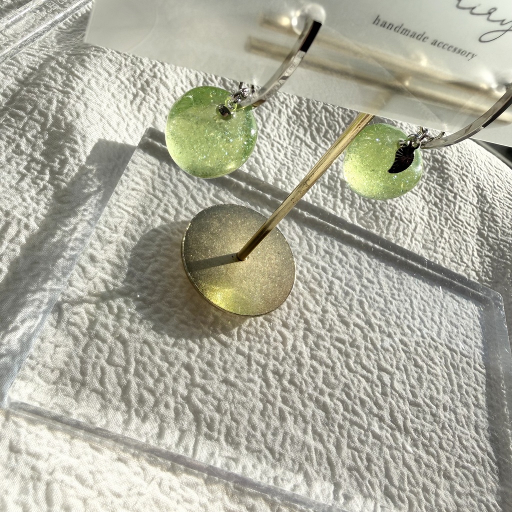 no.272 青林檎のピアス りんご 林檎ピアス 青リンゴ ラメ greenApple チタンポスト ピアス