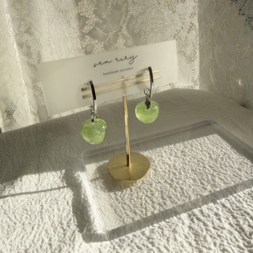 no.272 青林檎のピアス りんご 林檎ピアス 青リンゴ ラメ greenApple チタンポスト ピアス