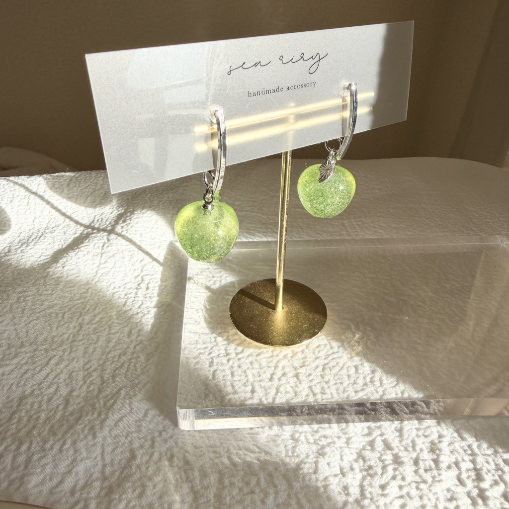 no.272 青林檎のピアス りんご 林檎ピアス 青リンゴ ラメ greenApple チタンポスト ピアス