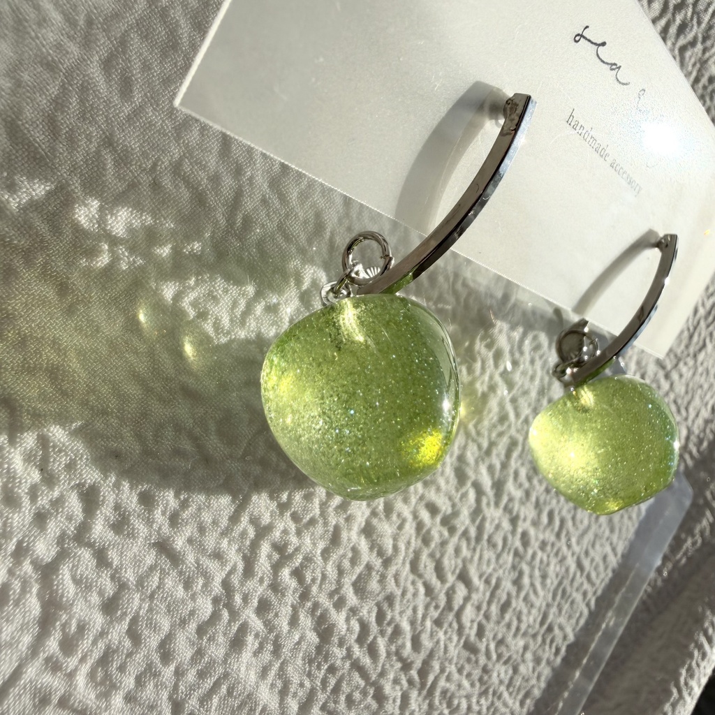 no.272 青林檎のピアス りんご 林檎ピアス 青リンゴ ラメ greenApple チタンポスト ピアス