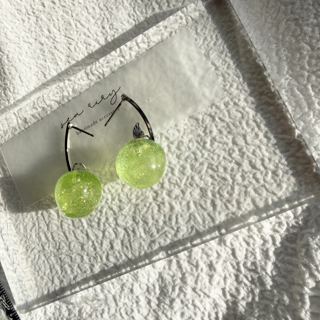 no.272 青林檎のピアス りんご 林檎ピアス 青リンゴ ラメ greenApple チタンポスト ピアス