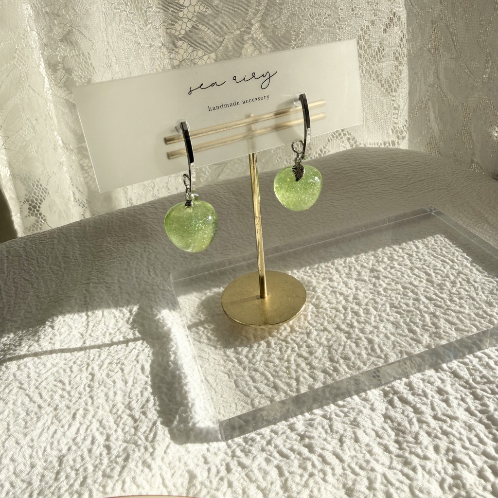 no.272  青林檎のピアス  りんご  林檎ピアス  青リンゴ  ラメ  greenApple  チタンポスト  ピアス