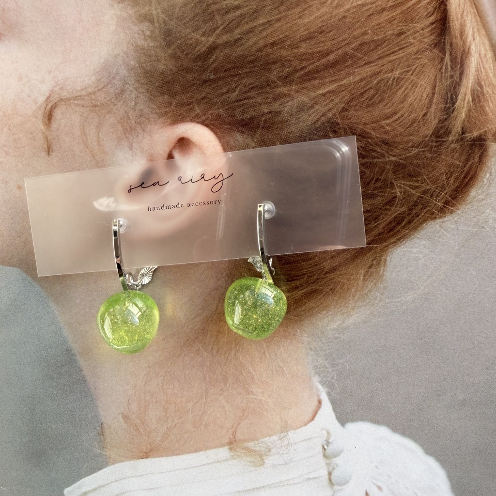no.272 青林檎のピアス りんご 林檎ピアス 青リンゴ ラメ greenApple チタンポスト ピアス