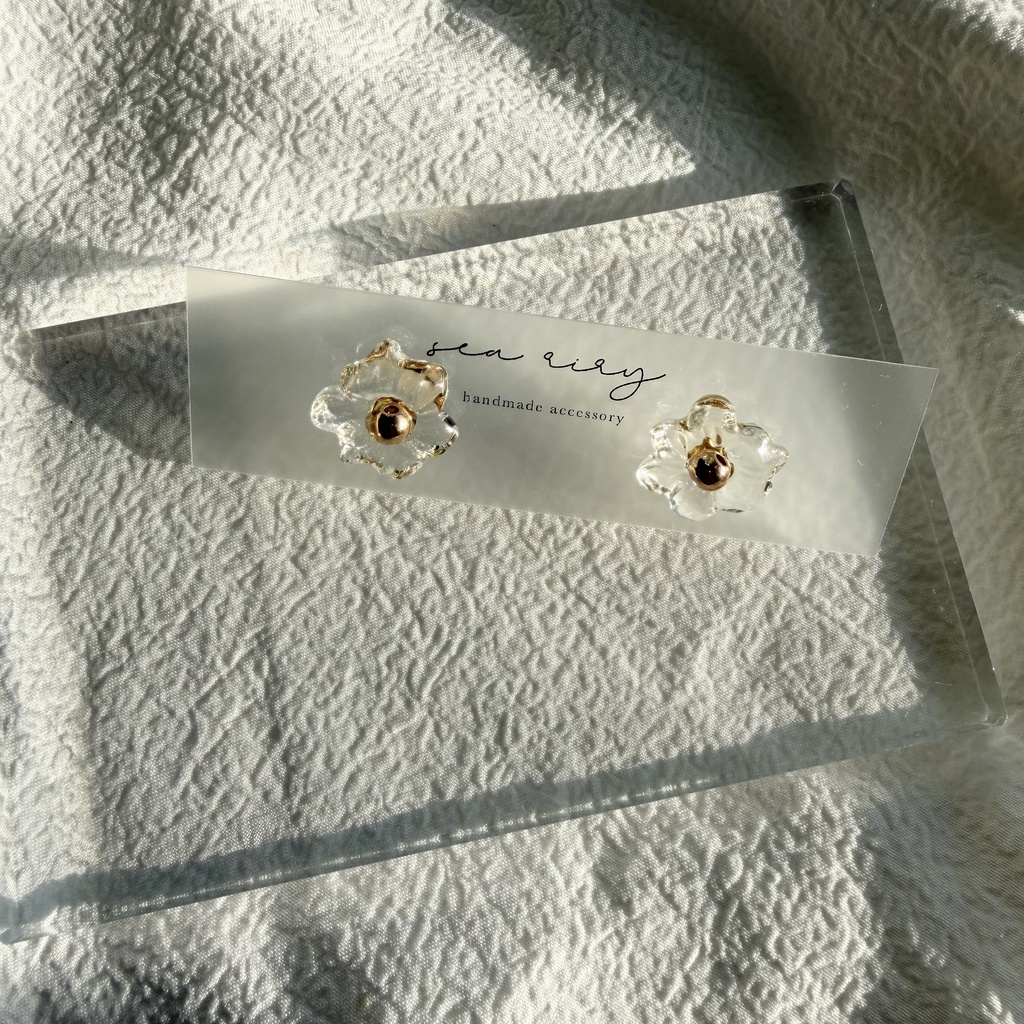no.287 再販 ちいさなお花のクリアピアス クリア フラワー レジンピアス サージカルステンレスピアス ゴールド