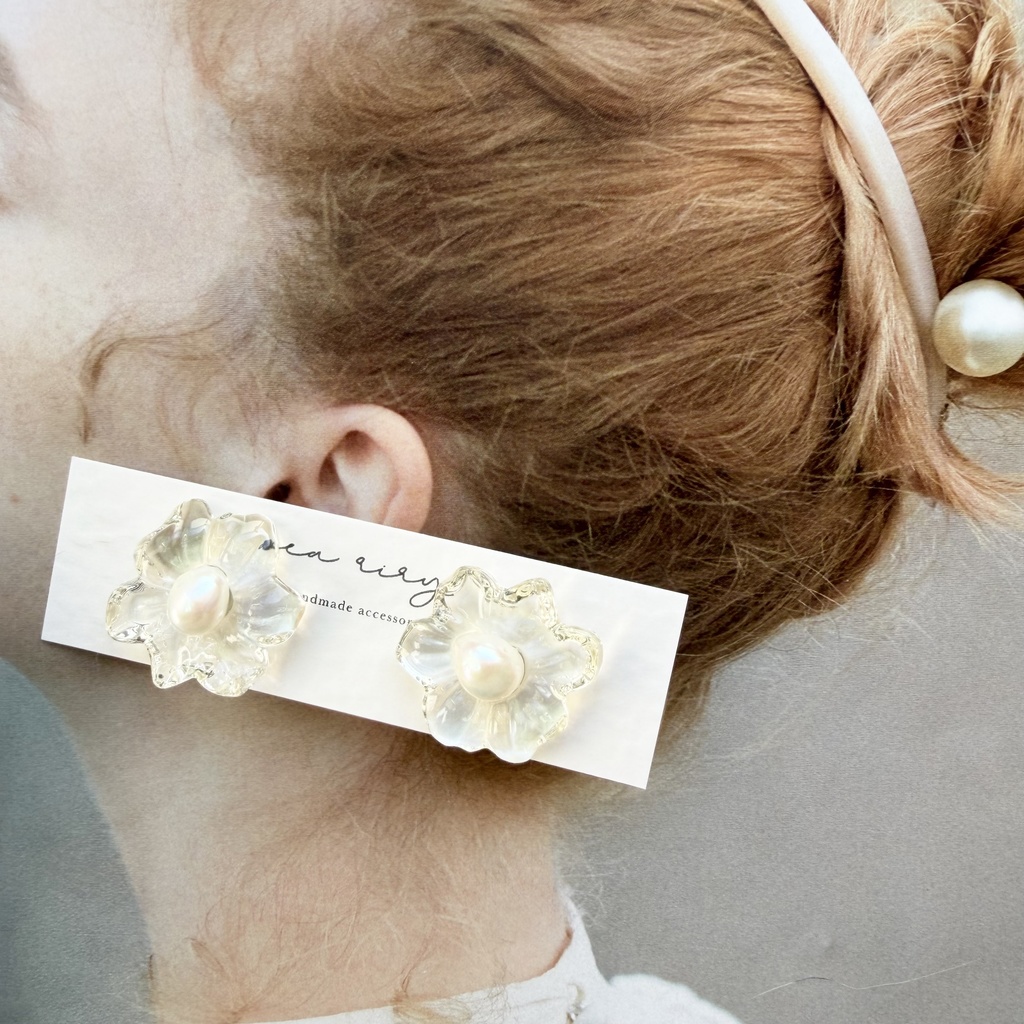 no.288  再販　淡水パールのフラワーピアス　クリア　フラワー　クリアピアス　淡水パール　おはな　サージカルステンレス　