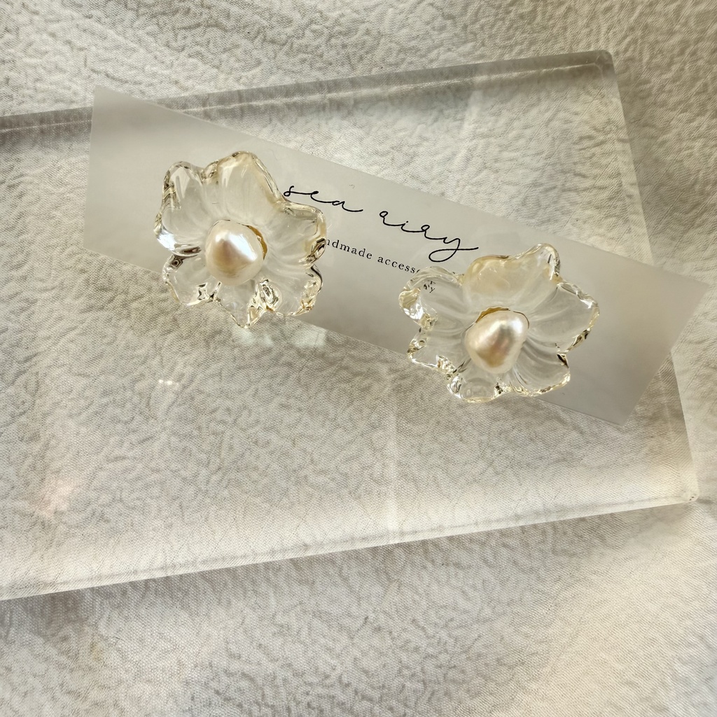 no.288 再販 淡水パールのフラワーピアス クリア フラワー クリアピアス 淡水パール おはな サージカルステンレス