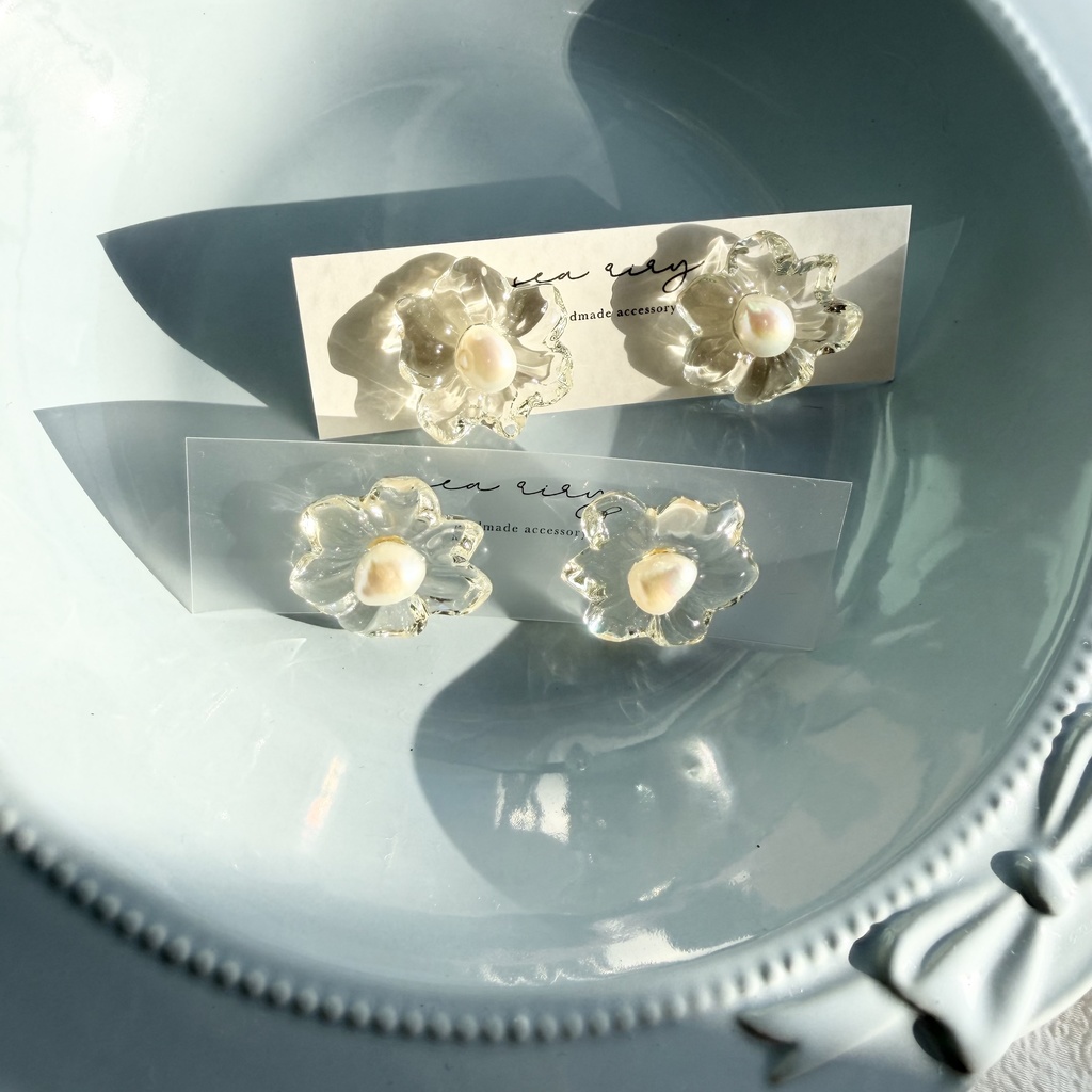 no.288 再販 淡水パールのフラワーピアス クリア フラワー クリアピアス 淡水パール おはな サージカルステンレス