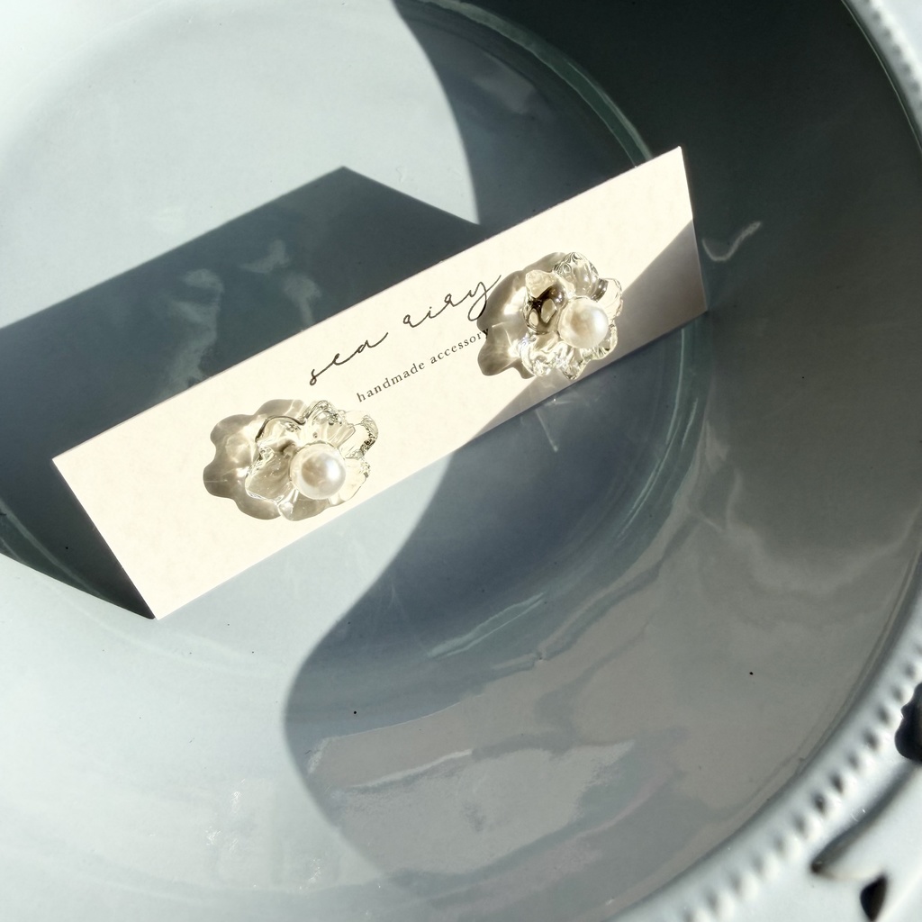 no.289 再販 ちいさなお花のクリアピアス クリア フラワー パール レジンピアス サージカルステンレスピアス