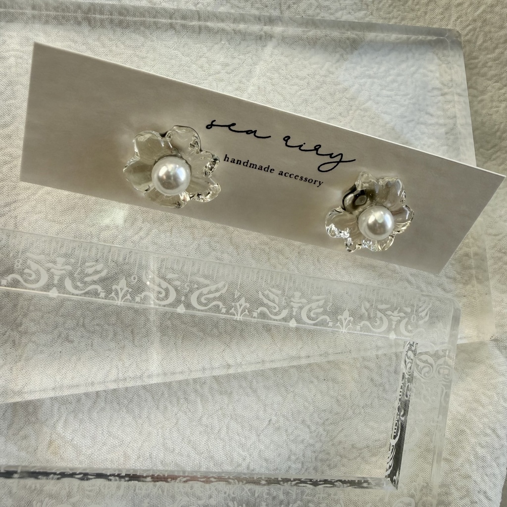 no.289 再販 ちいさなお花のクリアピアス クリア フラワー パール レジンピアス サージカルステンレスピアス