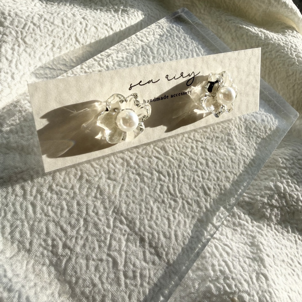 no.289 再販 ちいさなお花のクリアピアス クリア フラワー パール レジンピアス サージカルステンレスピアス