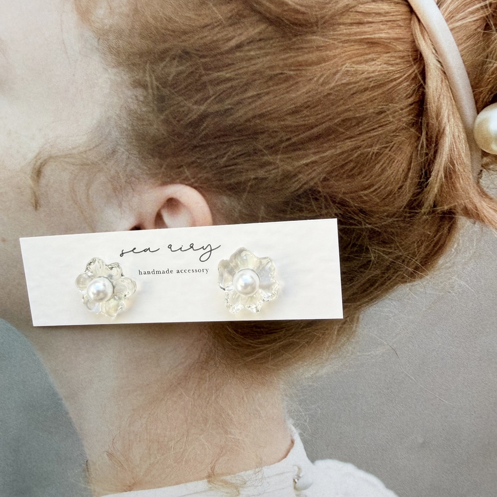 no.289 再販 ちいさなお花のクリアピアス クリア フラワー パール レジンピアス サージカルステンレスピアス