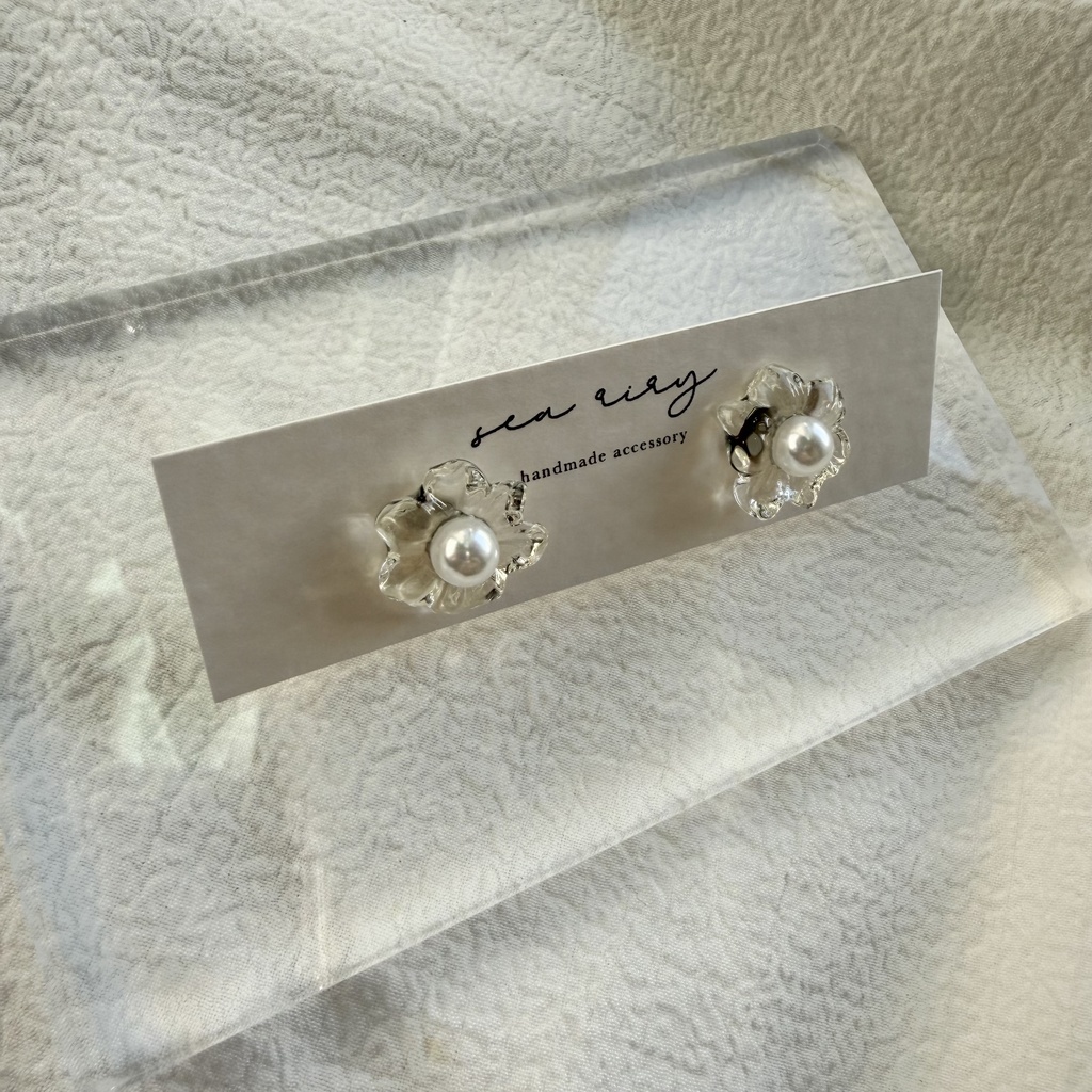 no.289 再販 ちいさなお花のクリアピアス クリア フラワー パール レジンピアス サージカルステンレスピアス