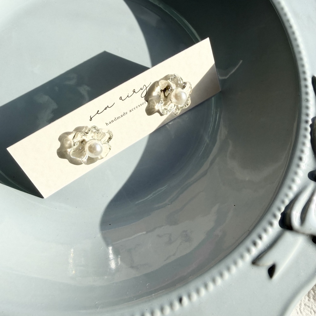 no.289 再販 ちいさなお花のクリアピアス クリア フラワー パール レジンピアス サージカルステンレスピアス