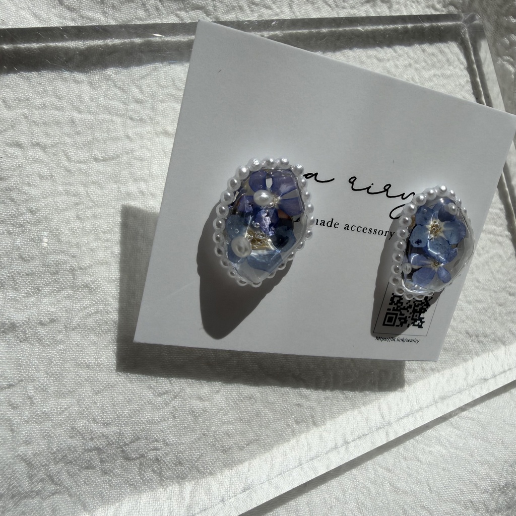 no.290 勿忘草の鉱石パールピアス 忘れな草 ブルー パール サージカルステンレス ピアス ハンドメイドピアス