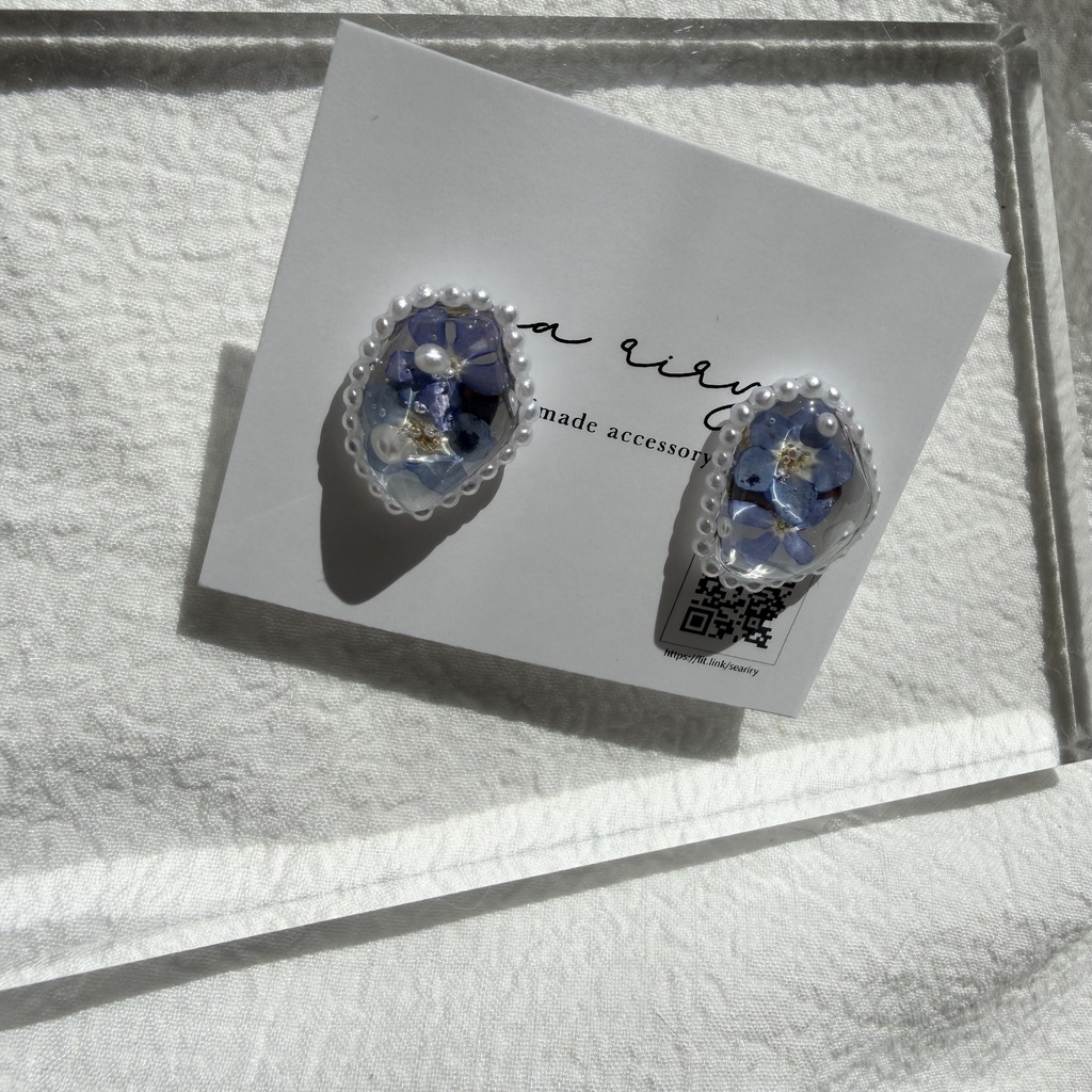 no.290 勿忘草の鉱石パールピアス 忘れな草 ブルー パール サージカルステンレス ピアス ハンドメイドピアス