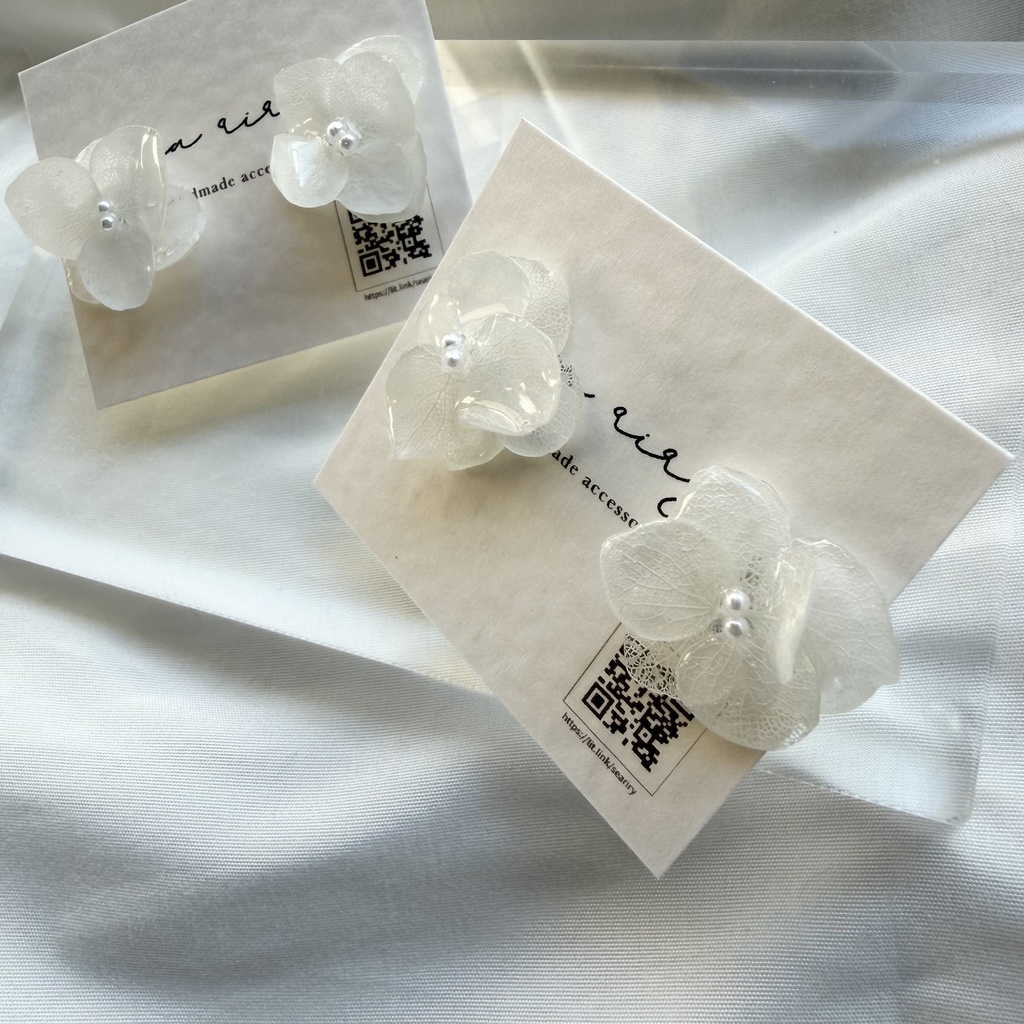 no.295 再販 ちいさなお花のピアス ホワイトアナベル 紫陽花 アジサイ ホワイト パール サージカルステンレス ピアス