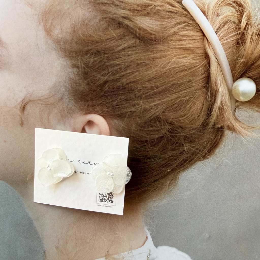 no.295 再販 ちいさなお花のピアス ホワイトアナベル 紫陽花 アジサイ ホワイト パール サージカルステンレス ピアス