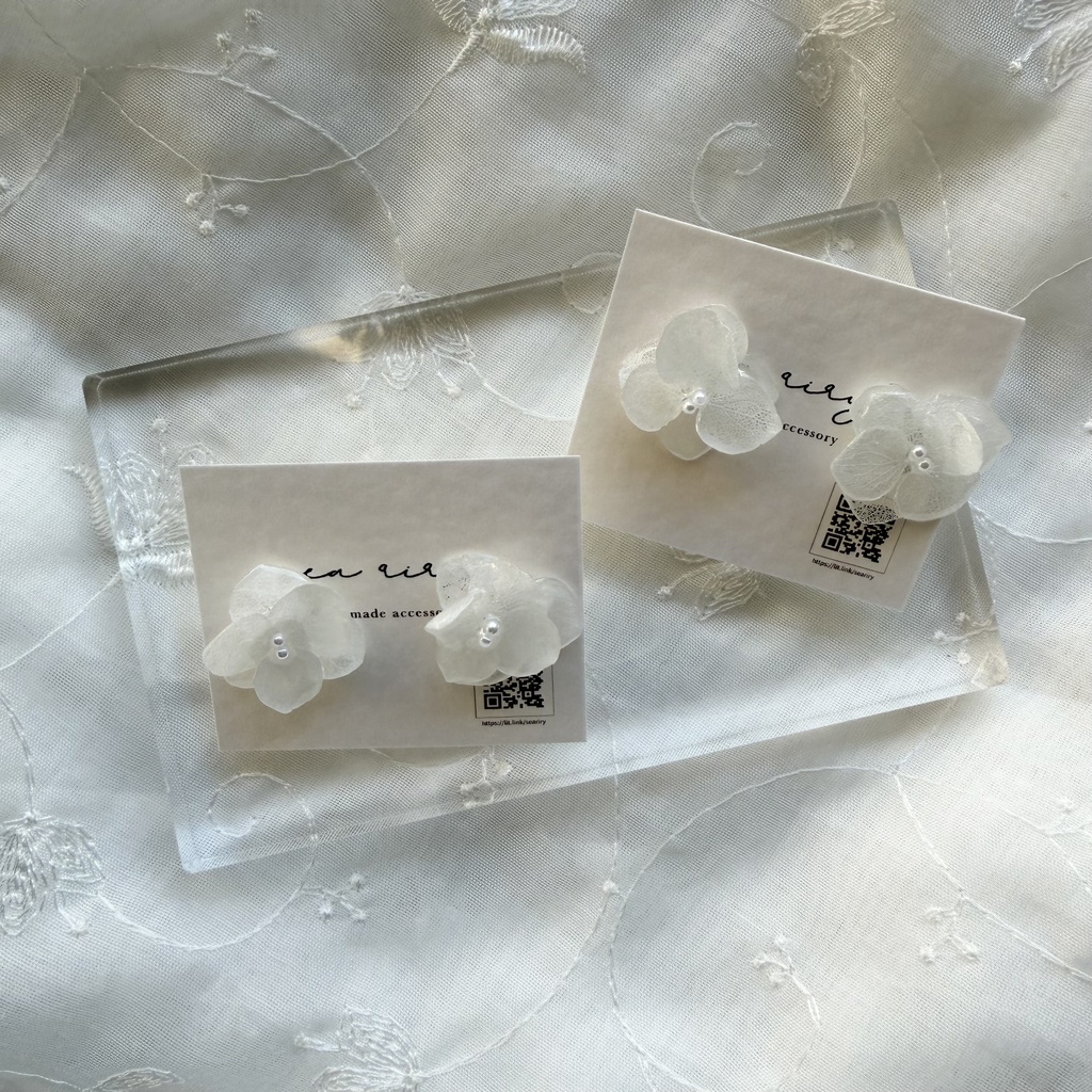 no.295 再販 ちいさなお花のピアス ホワイトアナベル 紫陽花 アジサイ ホワイト パール サージカルステンレス ピアス