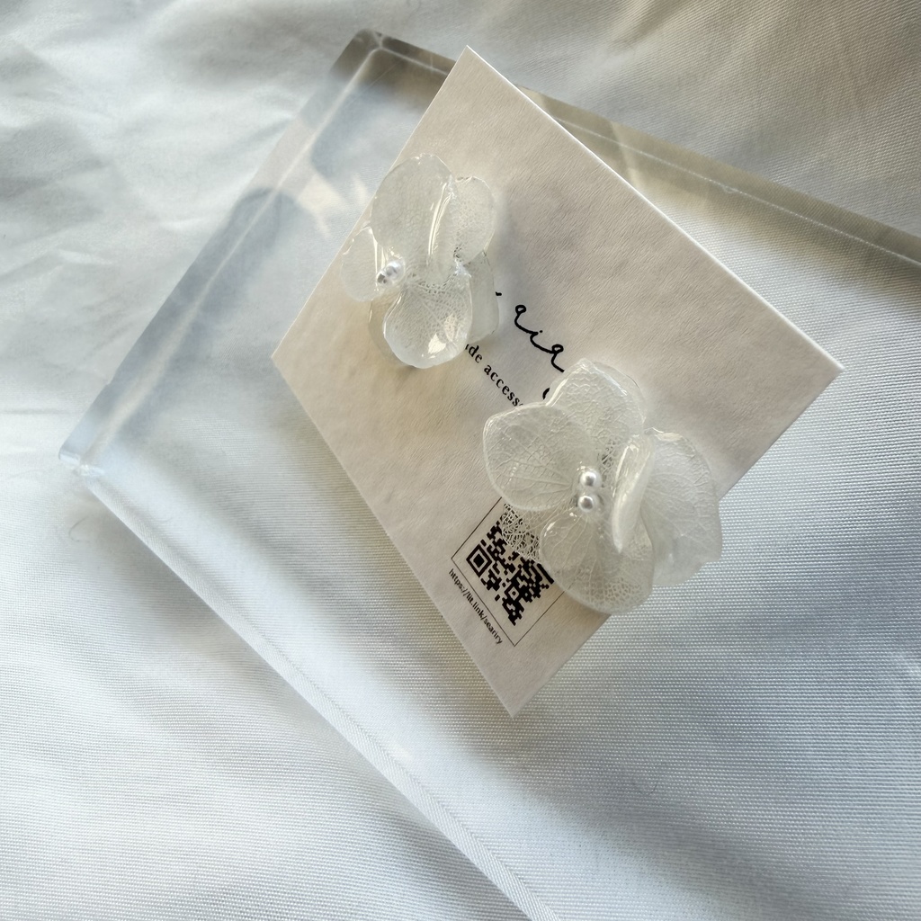 no.295 再販 ちいさなお花のピアス ホワイトアナベル 紫陽花 アジサイ ホワイト パール サージカルステンレス ピアス