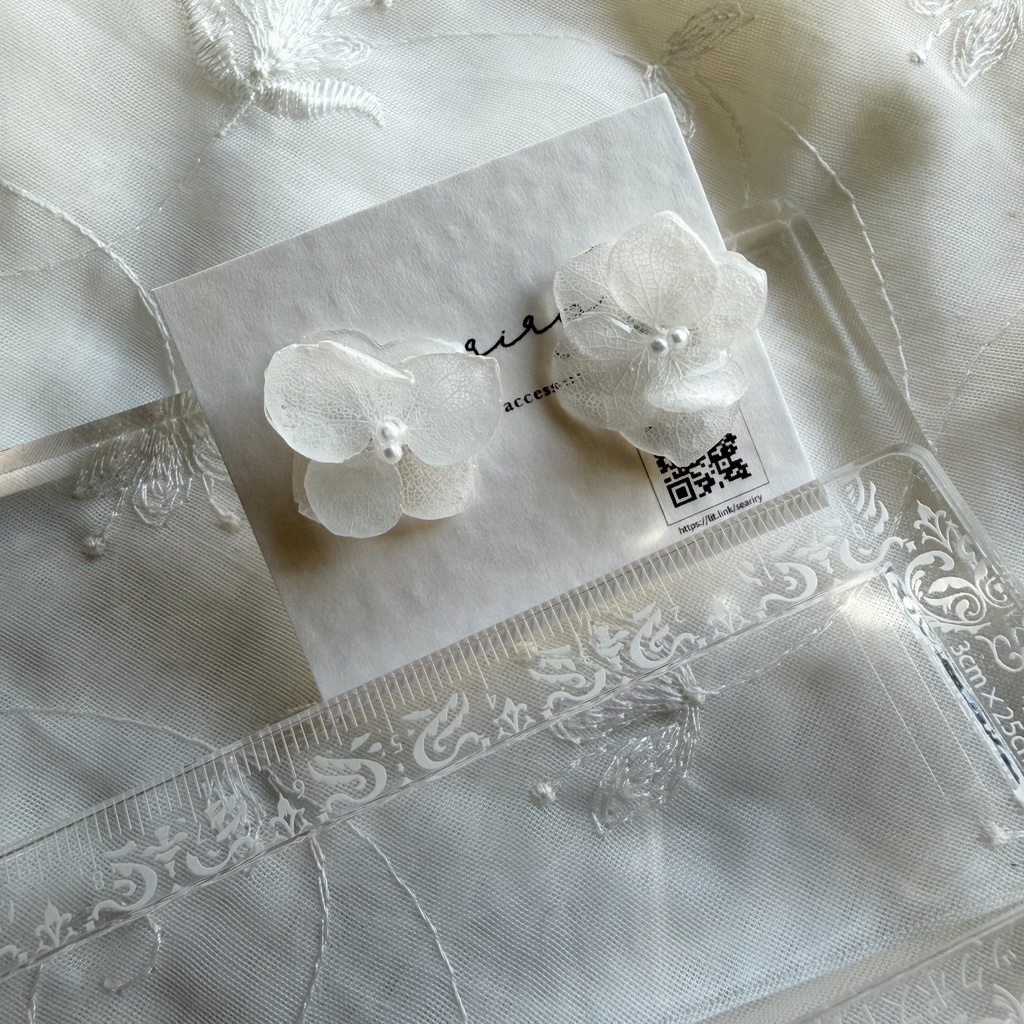 no.295 再販 ちいさなお花のピアス ホワイトアナベル 紫陽花 アジサイ ホワイト パール サージカルステンレス ピアス