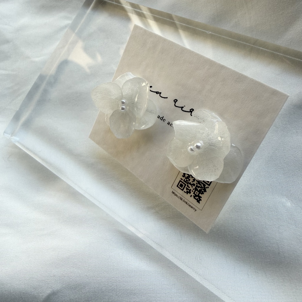 no.295 再販 ちいさなお花のピアス ホワイトアナベル 紫陽花 アジサイ ホワイト パール サージカルステンレス ピアス