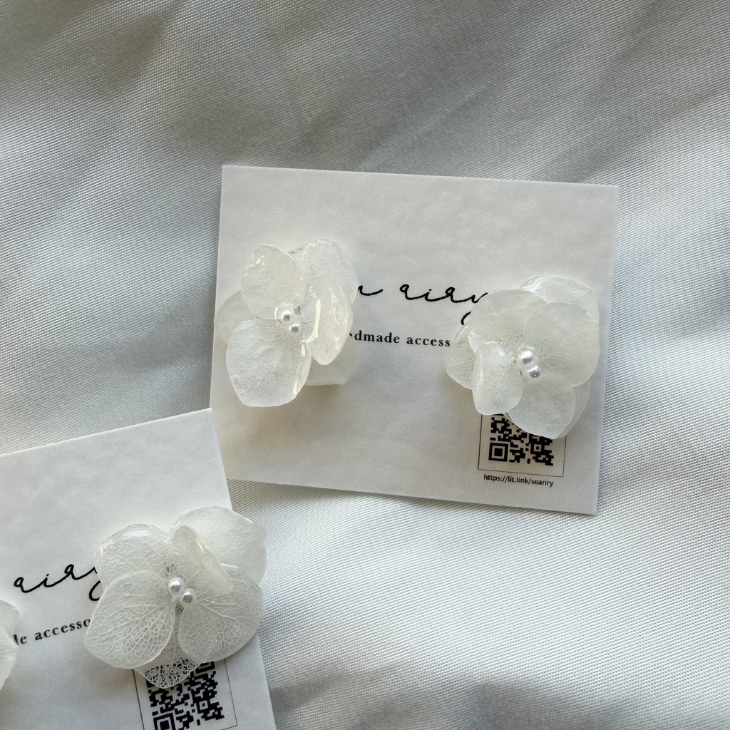 no.295 再販 ちいさなお花のピアス ホワイトアナベル 紫陽花 アジサイ ホワイト パール サージカルステンレス ピアス