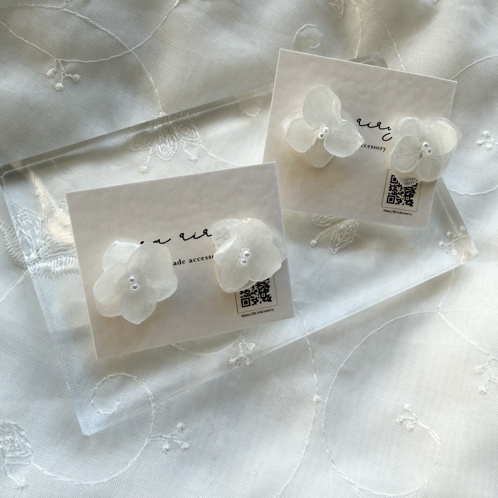 no.295 再販 ちいさなお花のピアス ホワイトアナベル 紫陽花 アジサイ ホワイト パール サージカルステンレス ピアス