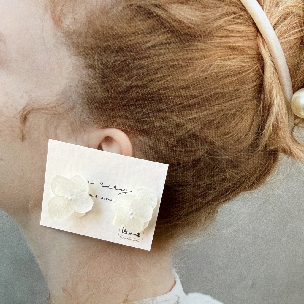 no.295 再販 ちいさなお花のピアス ホワイトアナベル 紫陽花 アジサイ ホワイト パール サージカルステンレス ピアス