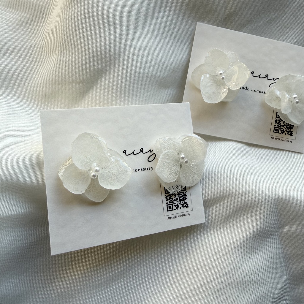 no.295 再販 ちいさなお花のピアス ホワイトアナベル 紫陽花 アジサイ ホワイト パール サージカルステンレス ピアス