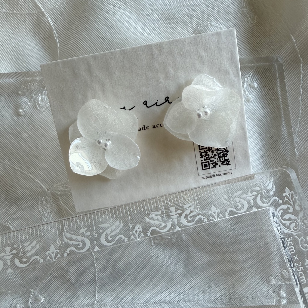 no.295 再販 ちいさなお花のピアス ホワイトアナベル 紫陽花 アジサイ ホワイト パール サージカルステンレス ピアス