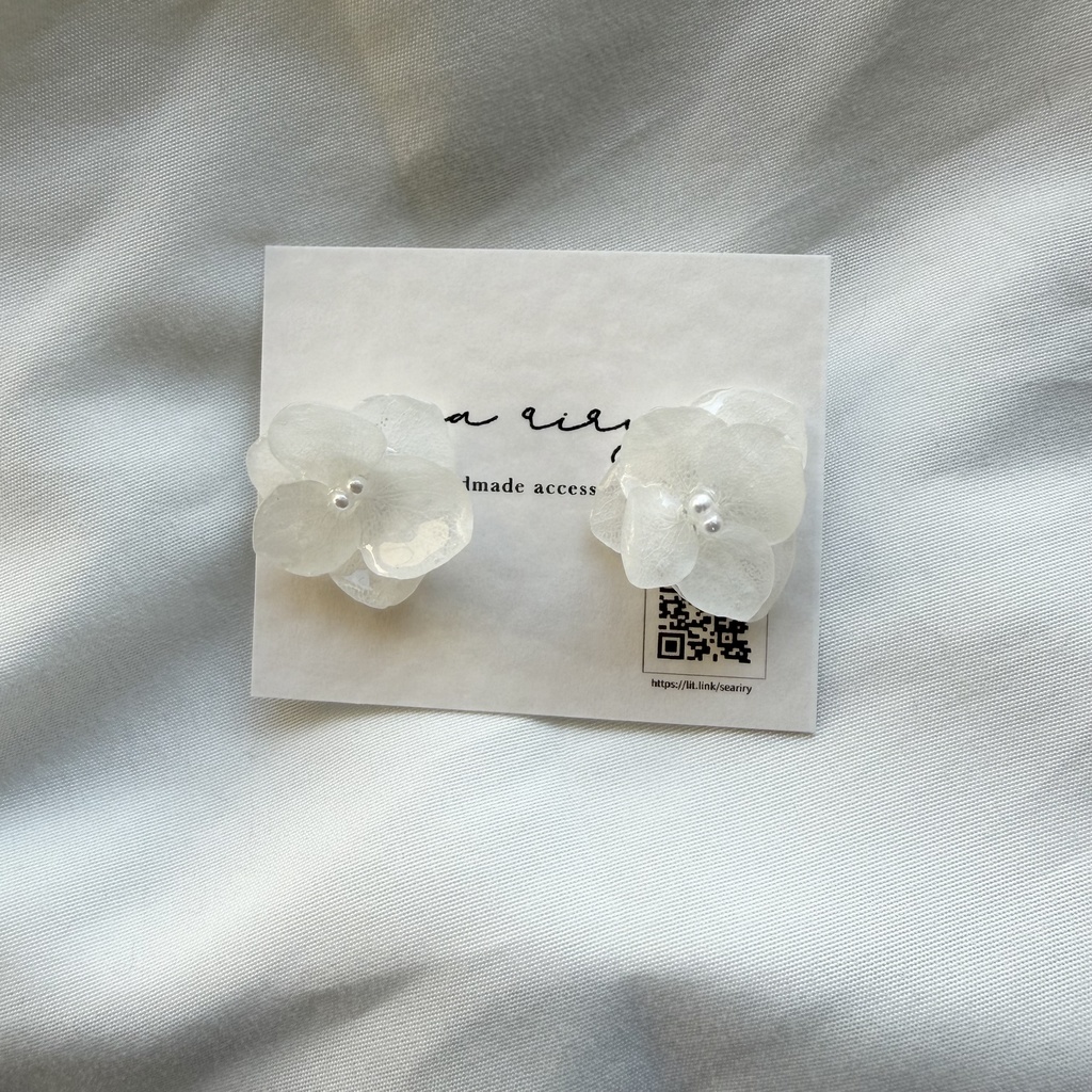 no.295 再販 ちいさなお花のピアス ホワイトアナベル 紫陽花 アジサイ ホワイト パール サージカルステンレス ピアス