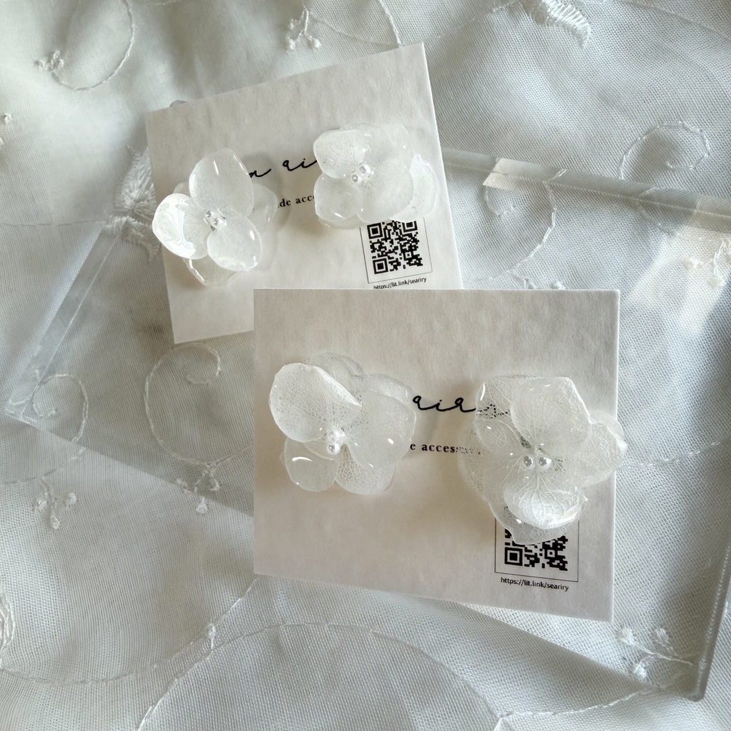 no.295 再販 ちいさなお花のピアス ホワイトアナベル 紫陽花 アジサイ ホワイト パール サージカルステンレス ピアス