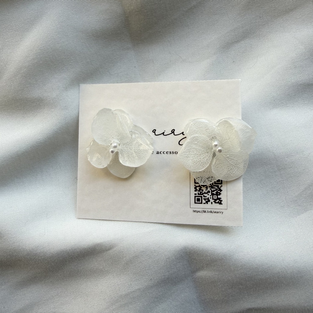 no.295 再販 ちいさなお花のピアス ホワイトアナベル 紫陽花 アジサイ ホワイト パール サージカルステンレス ピアス
