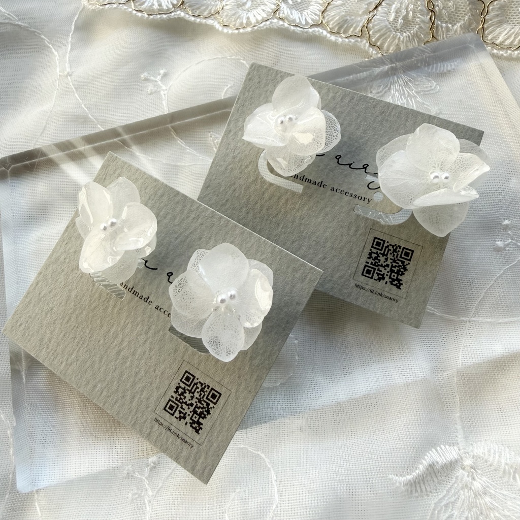 no.296 再販 小さなお花のノンホールピアス 樹脂 ホワイトアナベル パール 紫陽花 アジサイ ホワイト